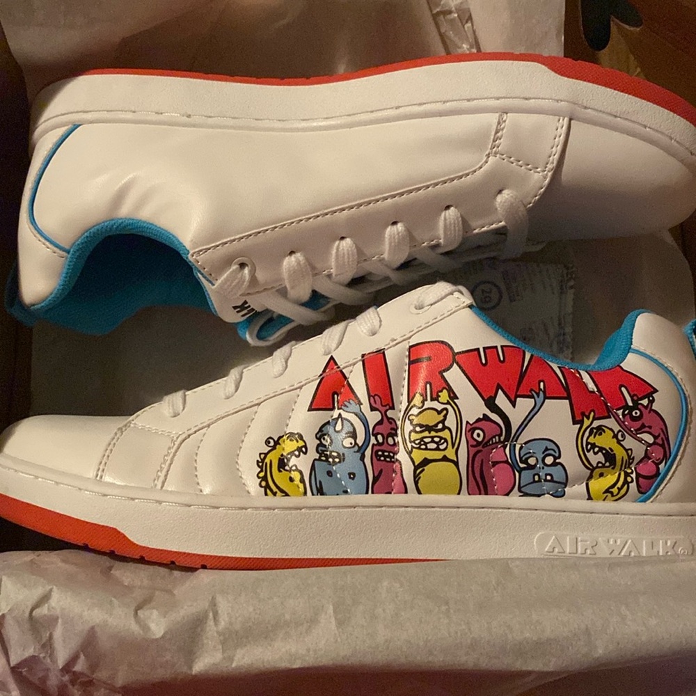 AirWalk DeBZ-J White Lil Monst 
Shoe Size : 9.5
